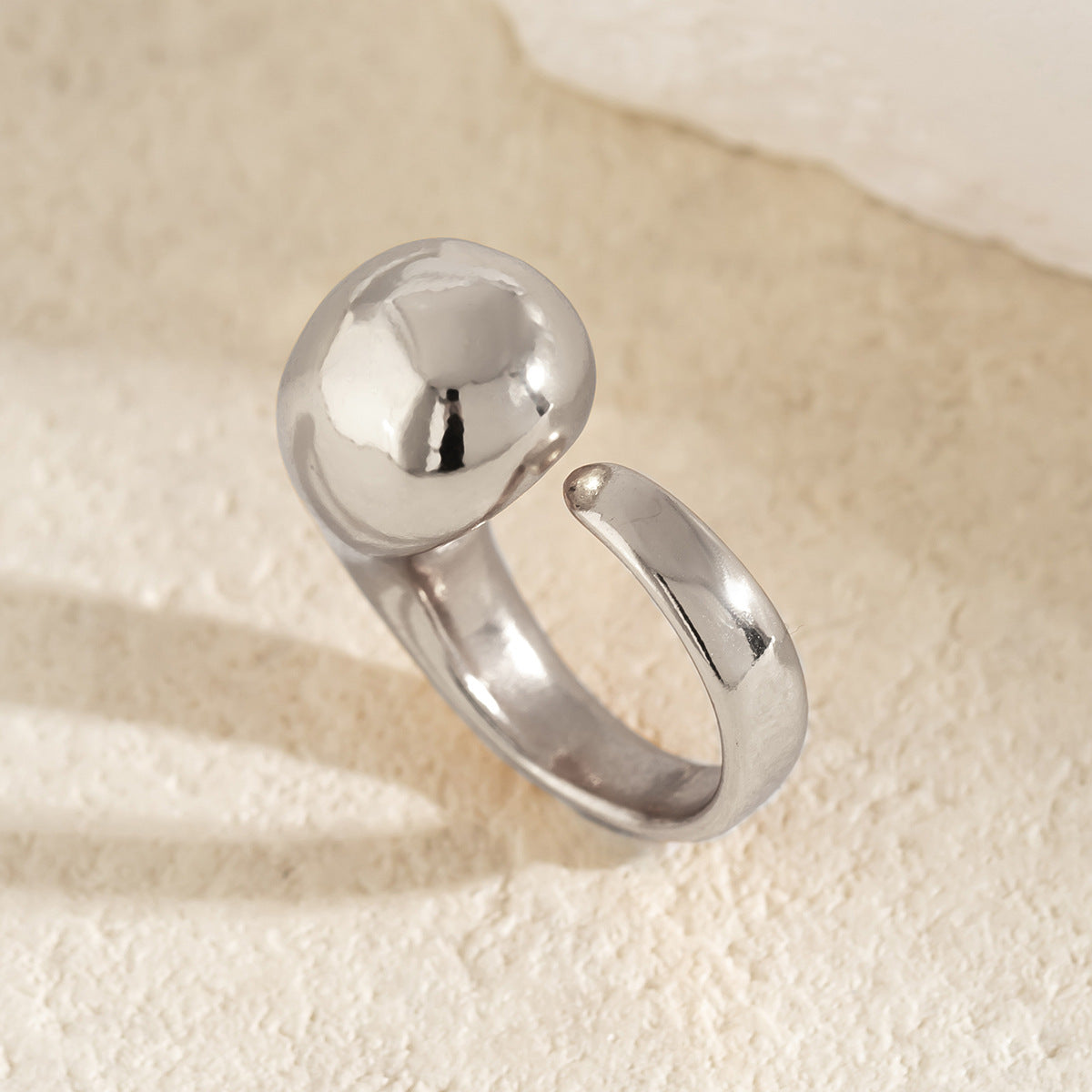 French round pleated metal ring, simple irregular hand decoration, niche flower jewelry
