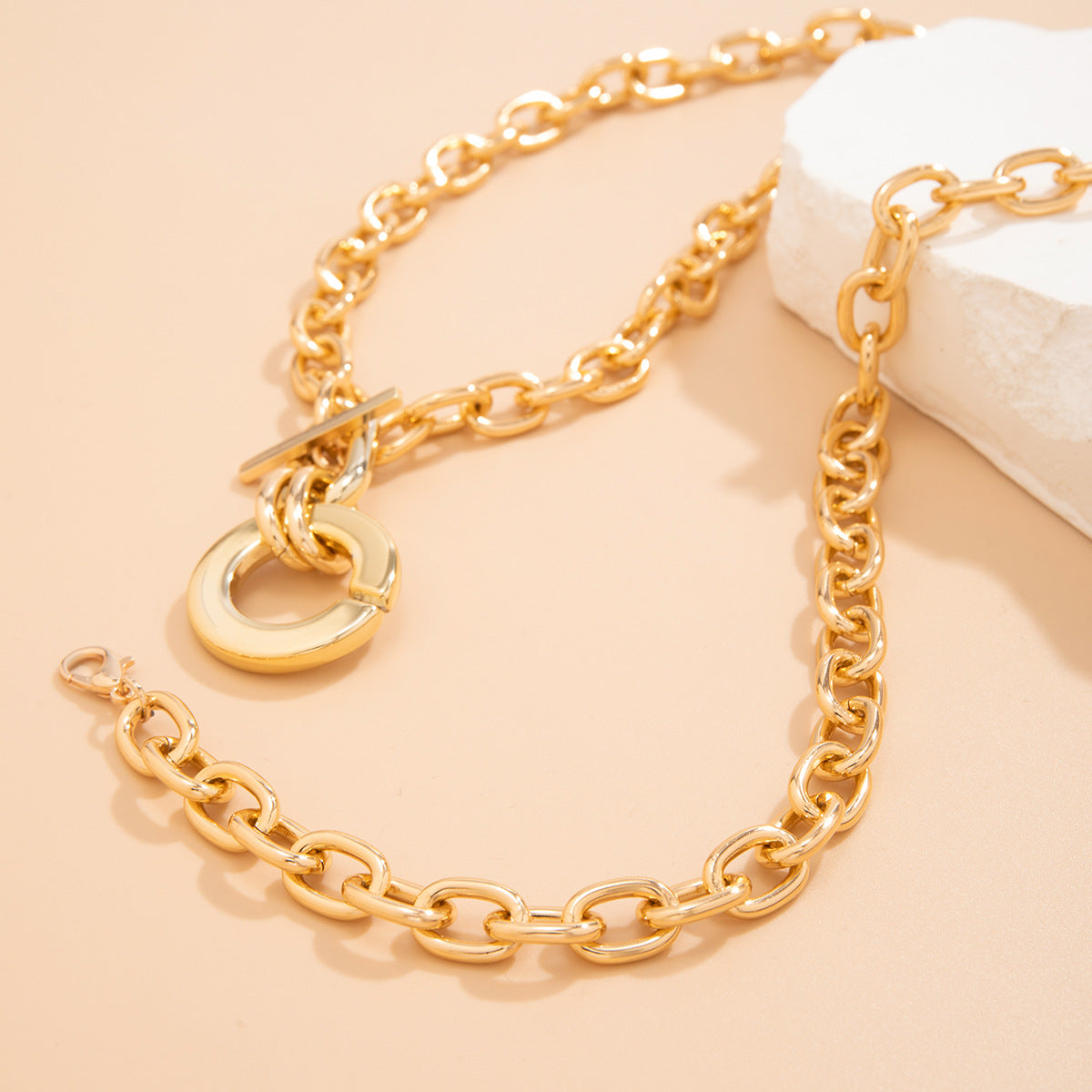 Trendy and personalized aluminum double layer chain multi-layer necklace, fashionable geometric metal buckle, collarbone necklace, women's accessories
