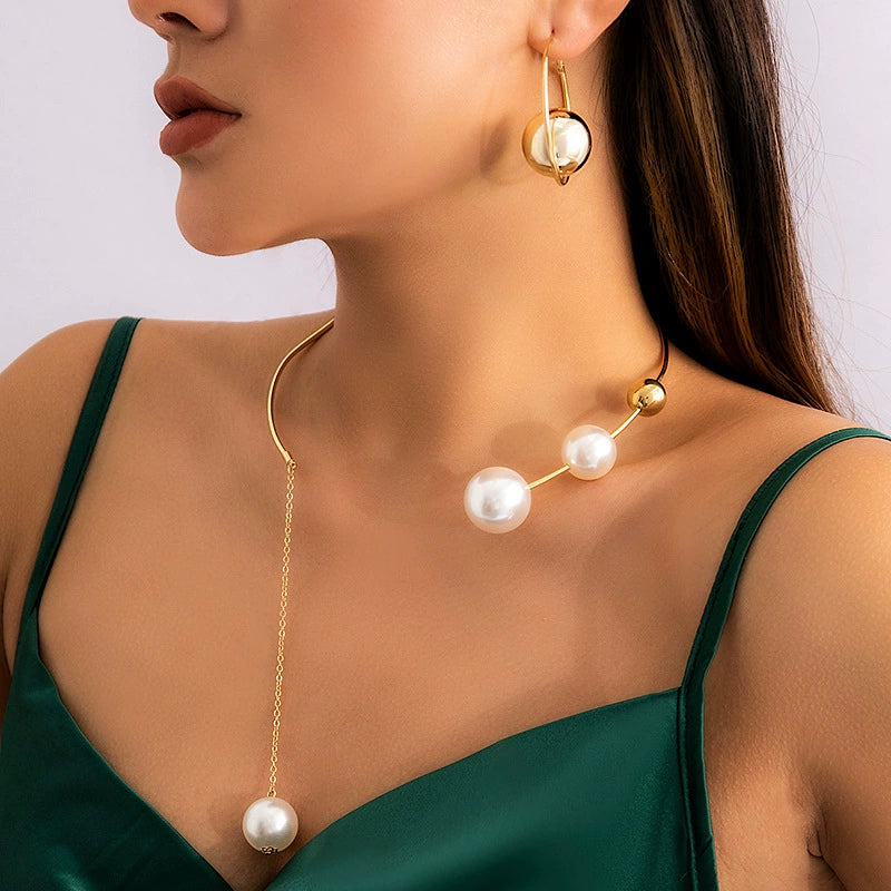 Minimalist geometric personalized round bead collarbone chain with niche design, open collar, European and American cold style pearl necklace