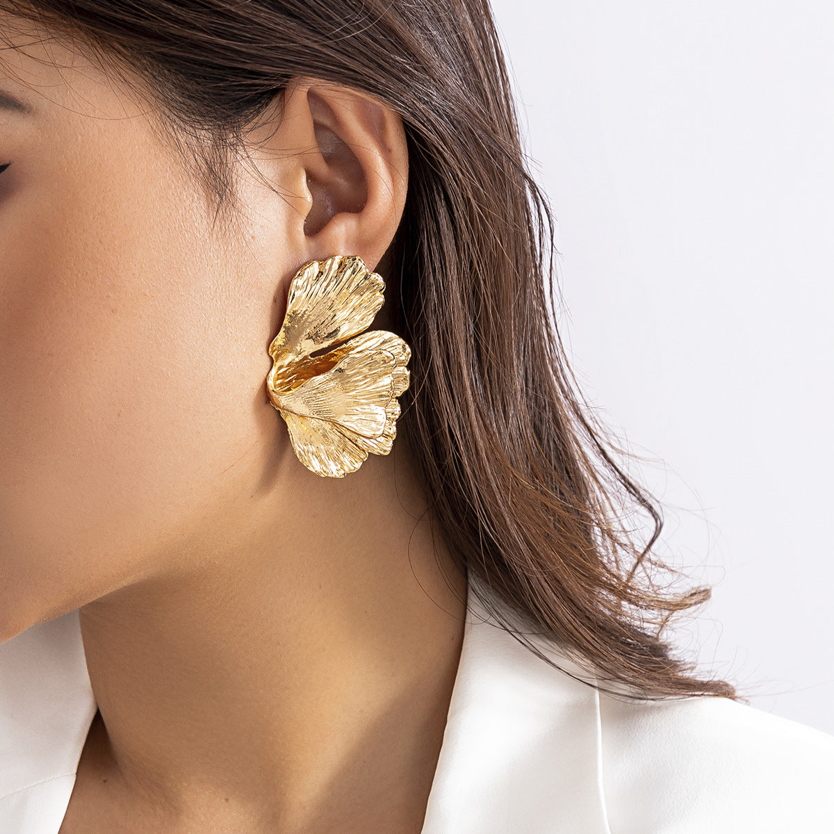 Personalized liquid fluid metal lotus leaf earrings, niche and cool style, pleated shell earrings