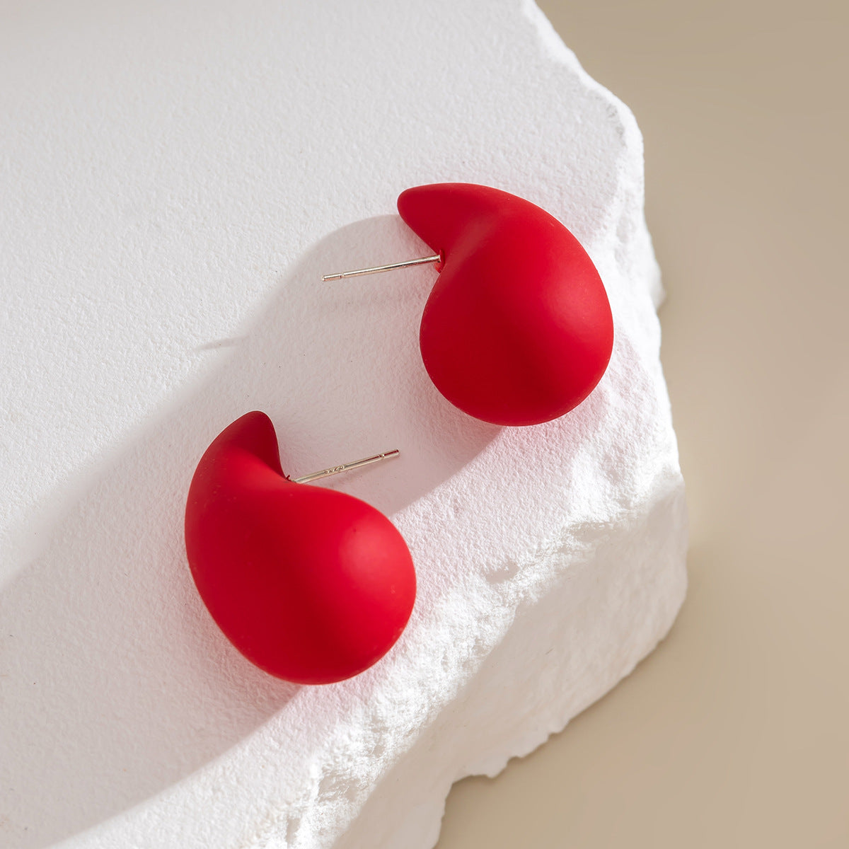 Minimally designed droplet hanging party punk necklace with smooth and exaggerated surface, large size with tears, niche earring