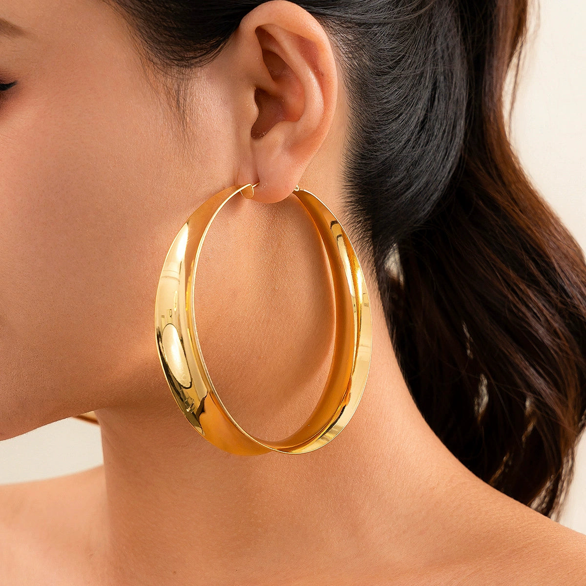 14K Exaggerated metal large circle earrings for women's fashion show, geometric hollow out bright surface earrings