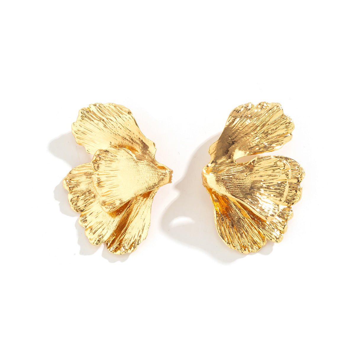 Personalized liquid fluid metal lotus leaf earrings, niche and cool style, pleated shell earrings