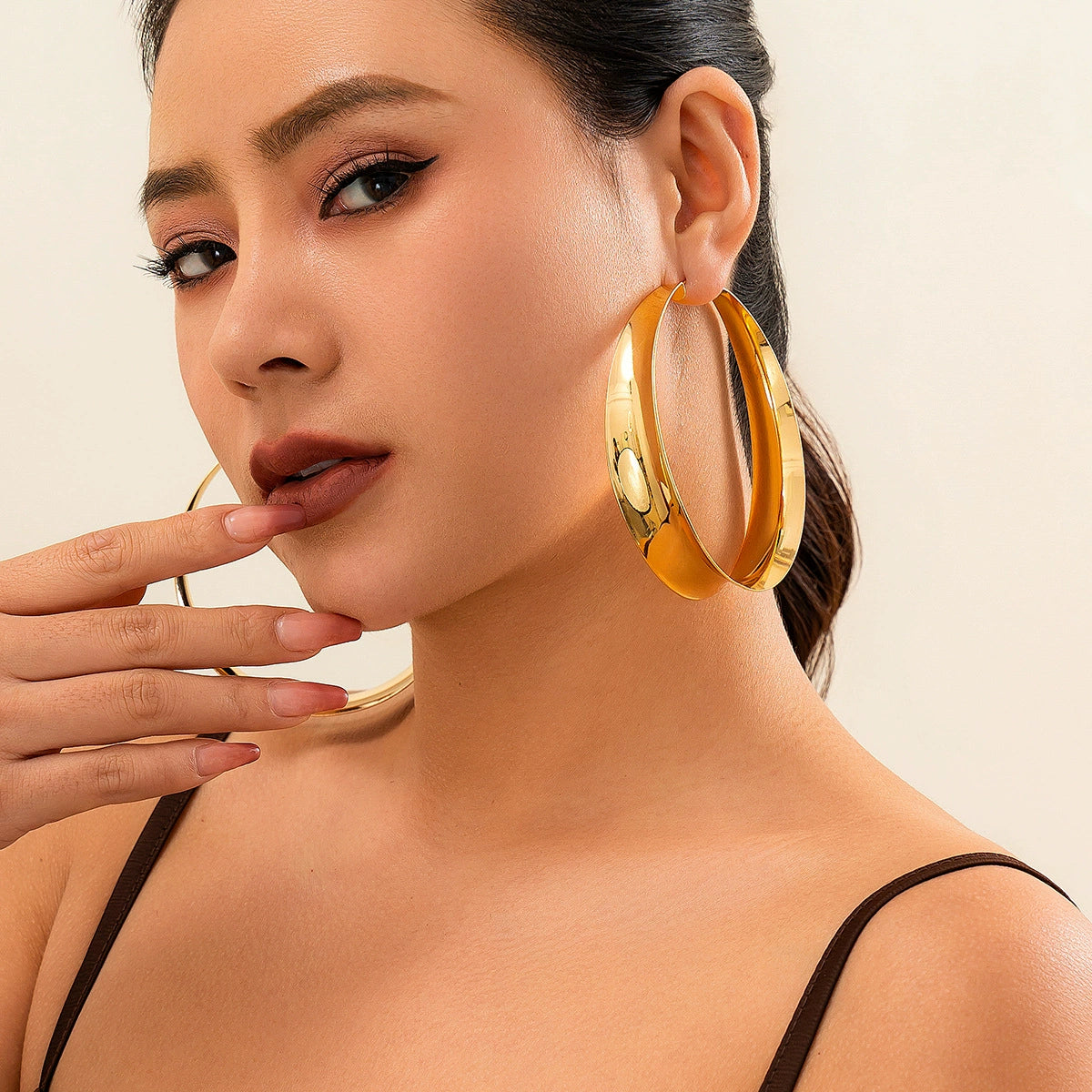 14K Exaggerated metal large circle earrings for women's fashion show, geometric hollow out bright surface earrings