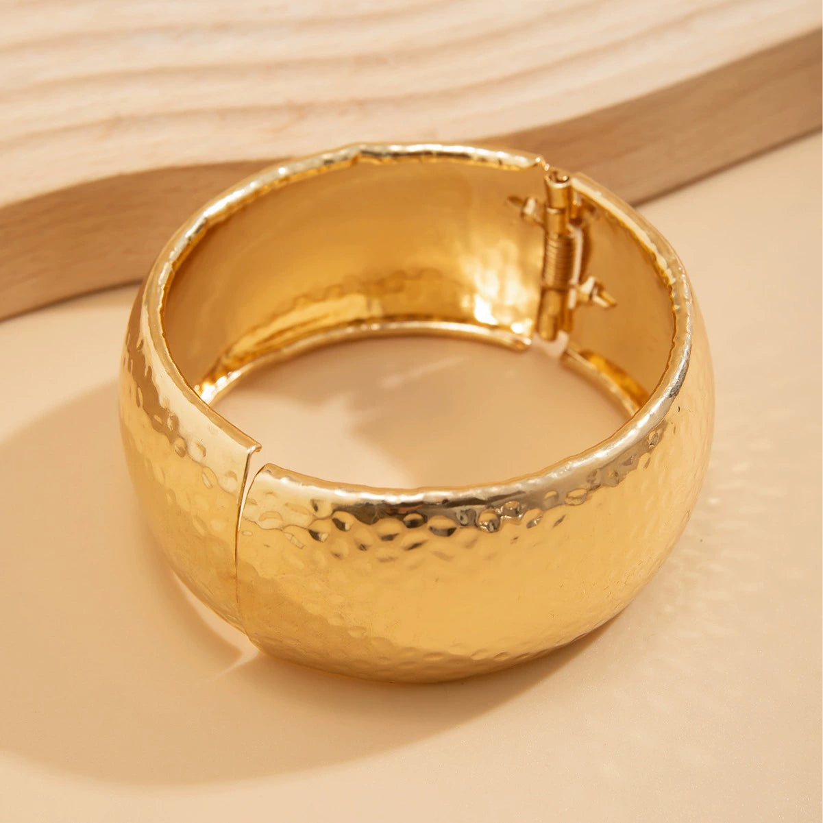 Exaggerated diamond shaped alloy geometric bracelet Bracelet, personalized and simple concave convex three in one bracelet set