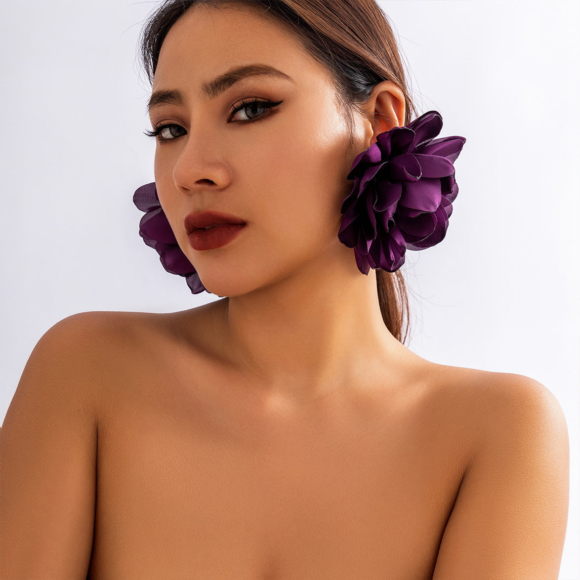 Exaggerated fabric design, large flower earrings, summer flower earrings, niche flower earrings