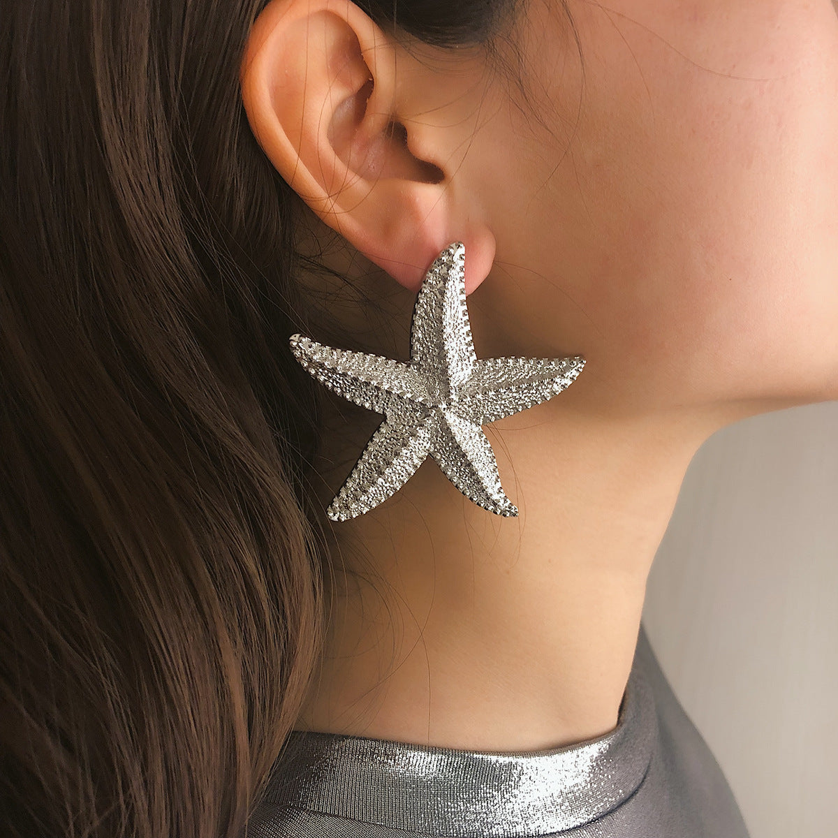 Minimalist and exaggerated earrings with female personality, three-dimensional sea beach vacation earrings