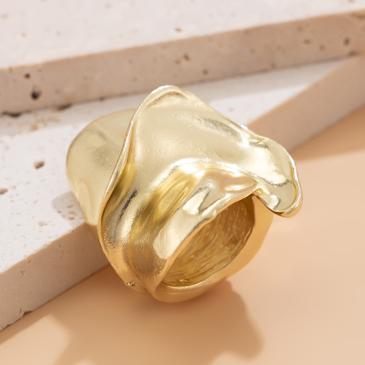 Hip hop style oversized irregular smooth twisted ring, droplet alloy pleated ring
