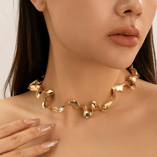 Liquid lava metal texture collar for female choker, cool and cool style, geometric twist design, necklace