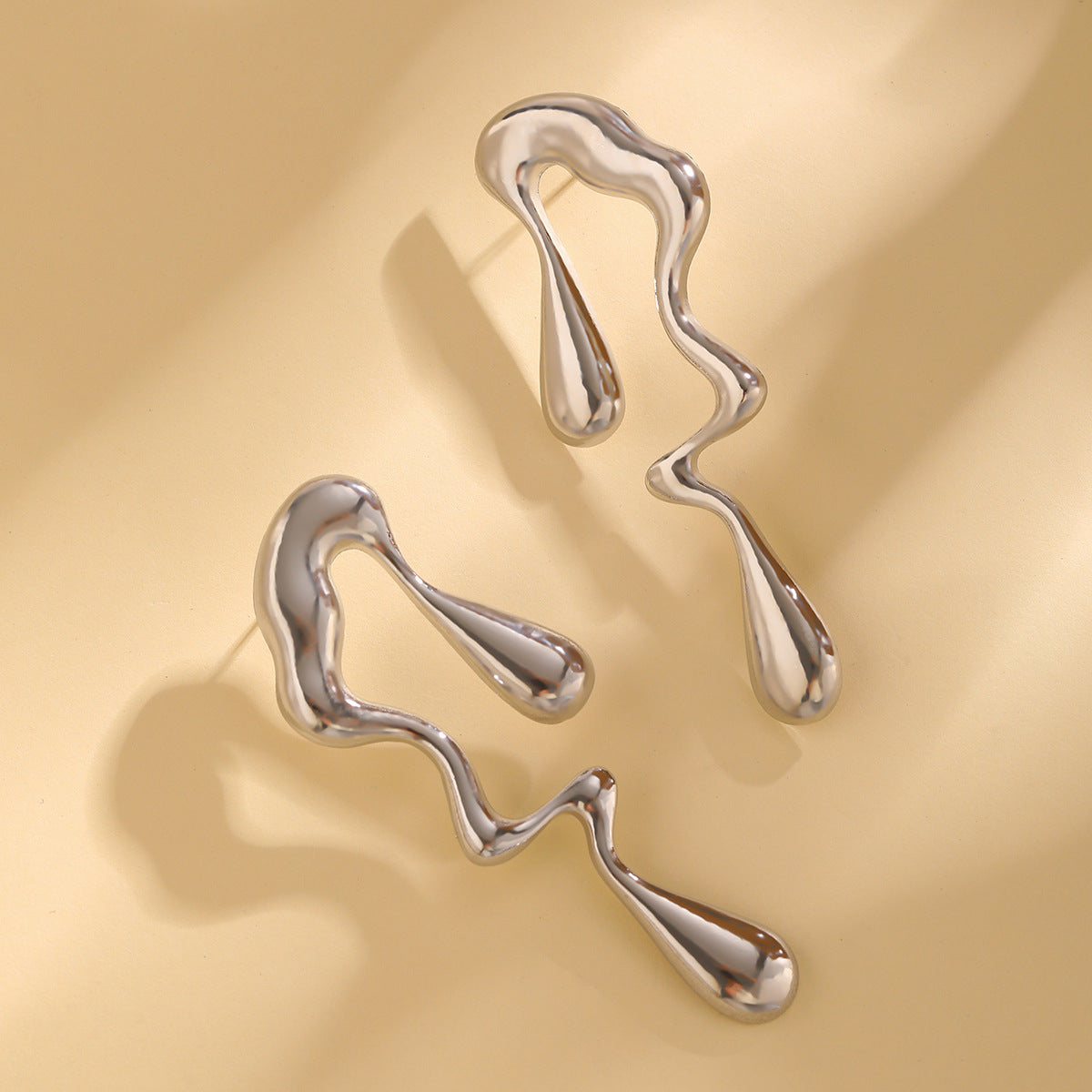 Liquid metal wind alloy water droplet earrings with a sweet and cool design, simple geometric earrings