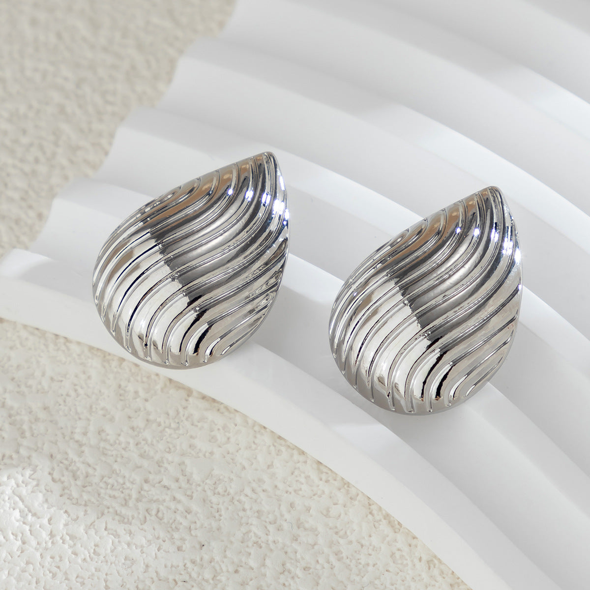 Metal shell ocean style niche earrings retro versatile cool style striped earrings for women
