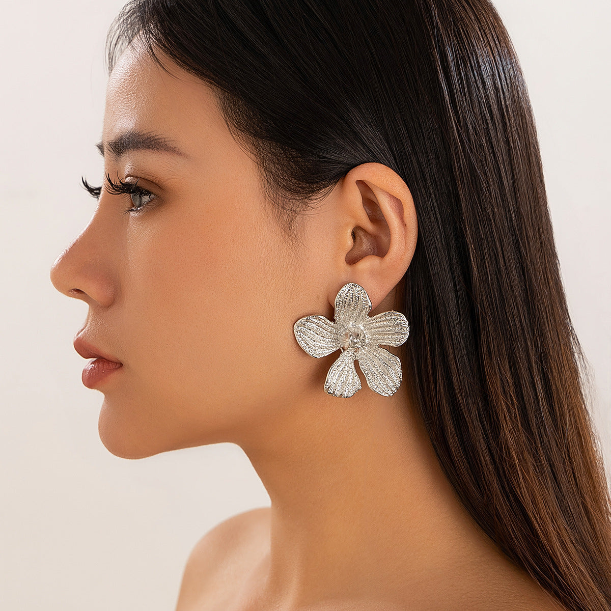 Exaggerated Waterdrop Flower Punk Metal Earrings for Women, Sun, Niche Water Diamond Earrings