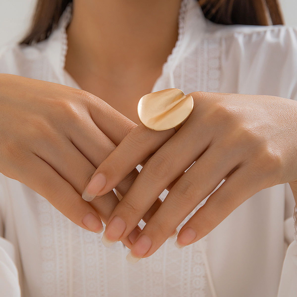 French round pleated metal ring, simple irregular hand decoration, niche flower jewelry