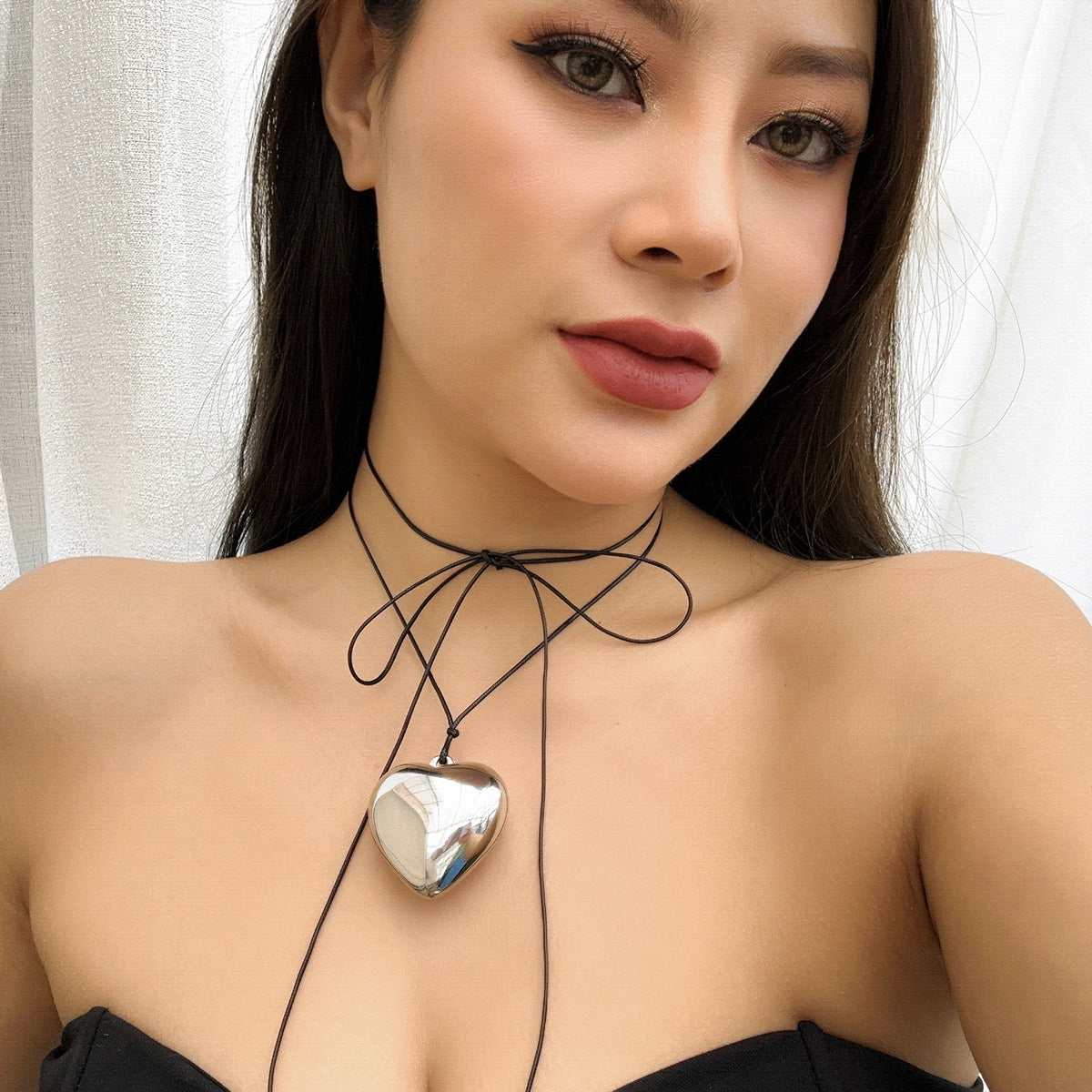 Adjustable wax thread choker necklace with simple alloy heart pendant and adjustable drawstring