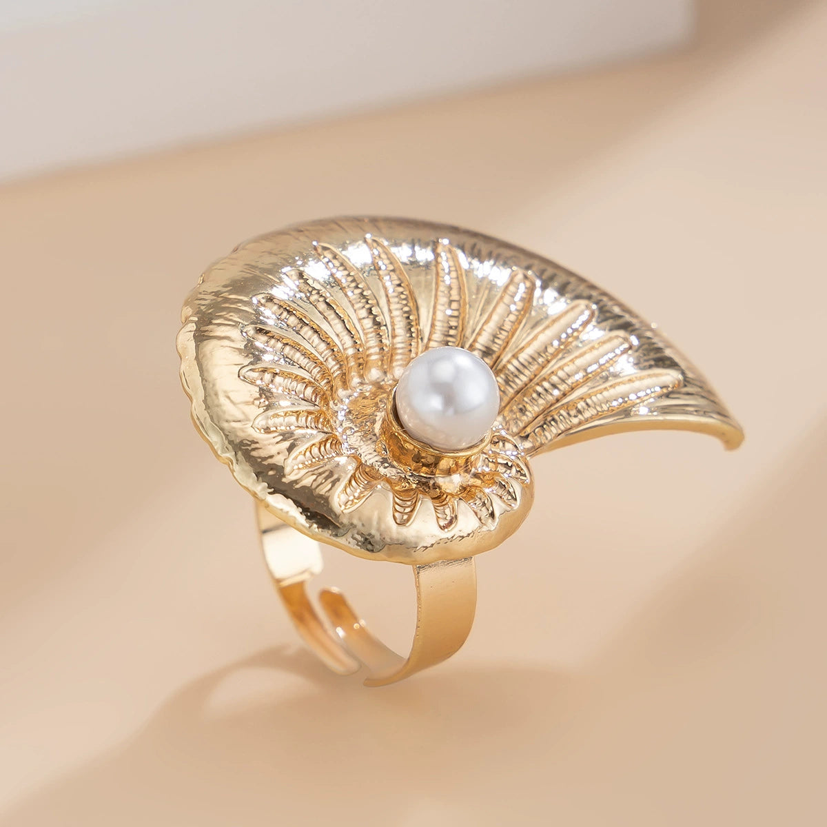 Exquisite Silver Nautilus Shell Ring with Pearl Accent – Ocean Inspired Jewelry for Women, Elegant Spiral Sea Shell Ring, Minimalist Beach Wedding Band, Unique Gift for Her