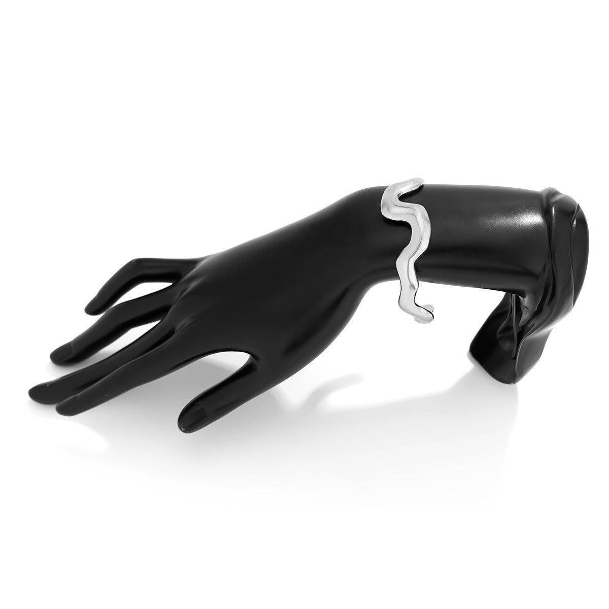 Liquid lava metal texture collar for female , cool and cool style, geometric twist design bracelet