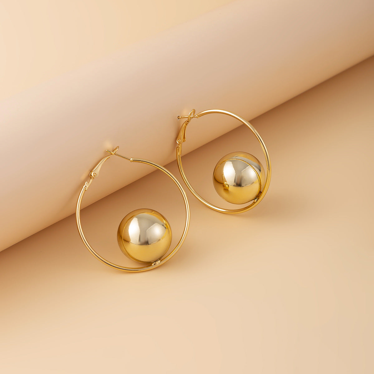 Minimalist geometric personalized round bead collarbone chain with niche design, open collar, European and American cool style pearl earrings