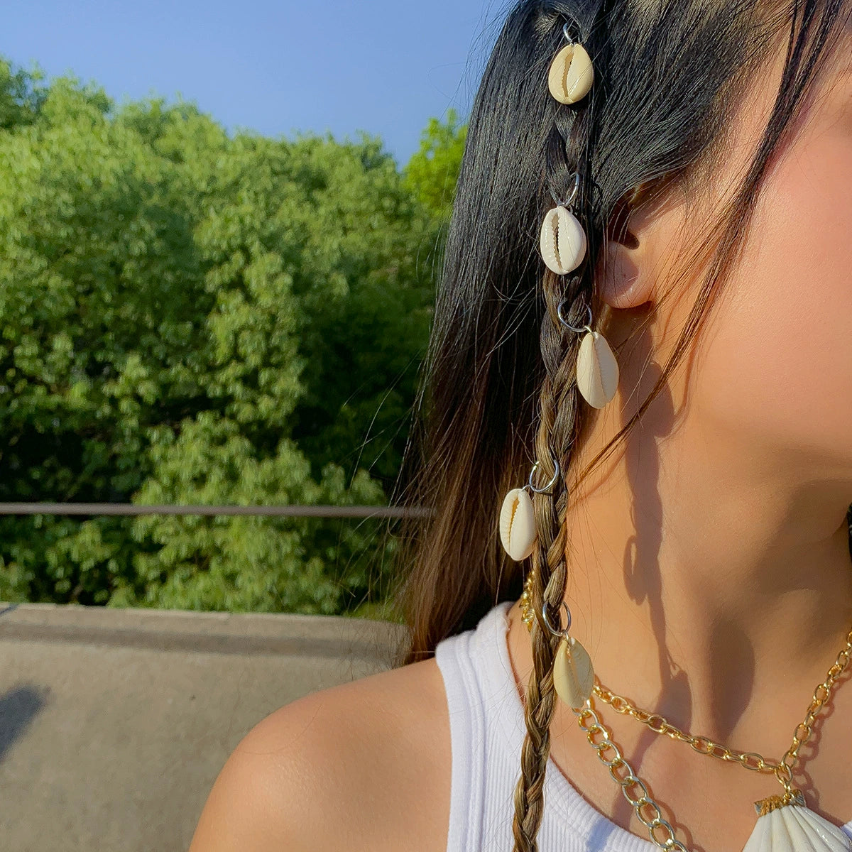 Bohemian ethnic style braided hair with shell hair buckle, hip-hop dirty braid, personalized casual hair clip