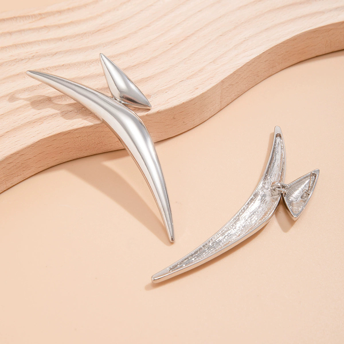 Exaggerated geometric triangle bend personalized earrings, cross-border hot selling, simple design, sharp corner earring accessories