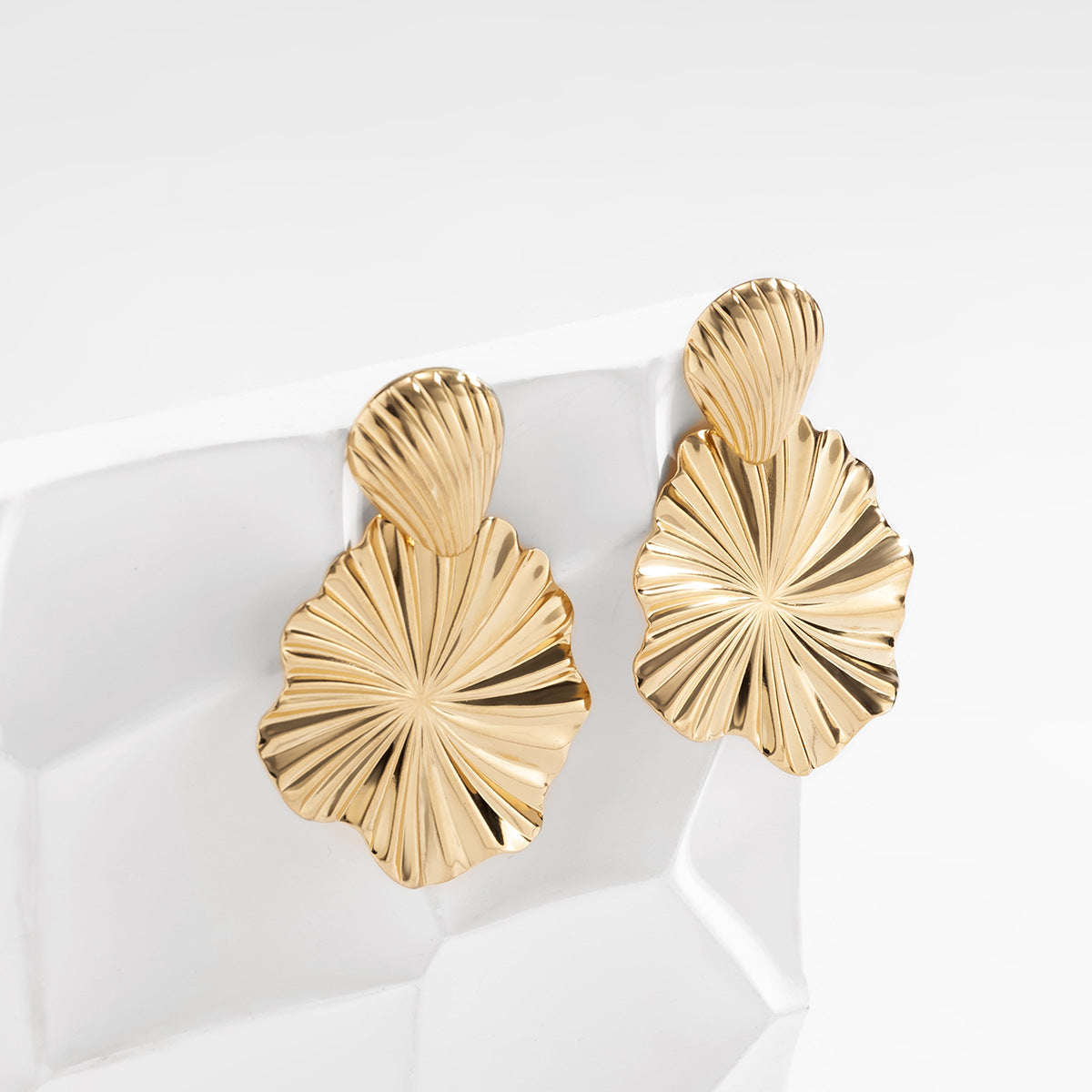 Personalized liquid fluid metal lotus leaf earrings, niche and cool style, pleated shell earrings