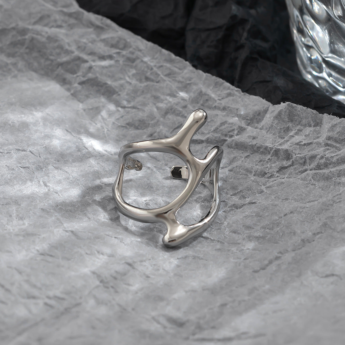 Hip hop minimalist hugging metal ring personality futuristic style geometric opening wholesale ring for women
