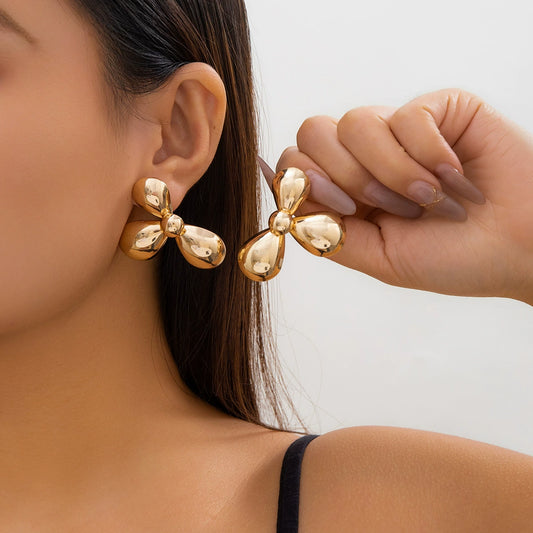 Exaggerated French geometric fashion round flower metal earrings with simple irregular texture earrings, niche