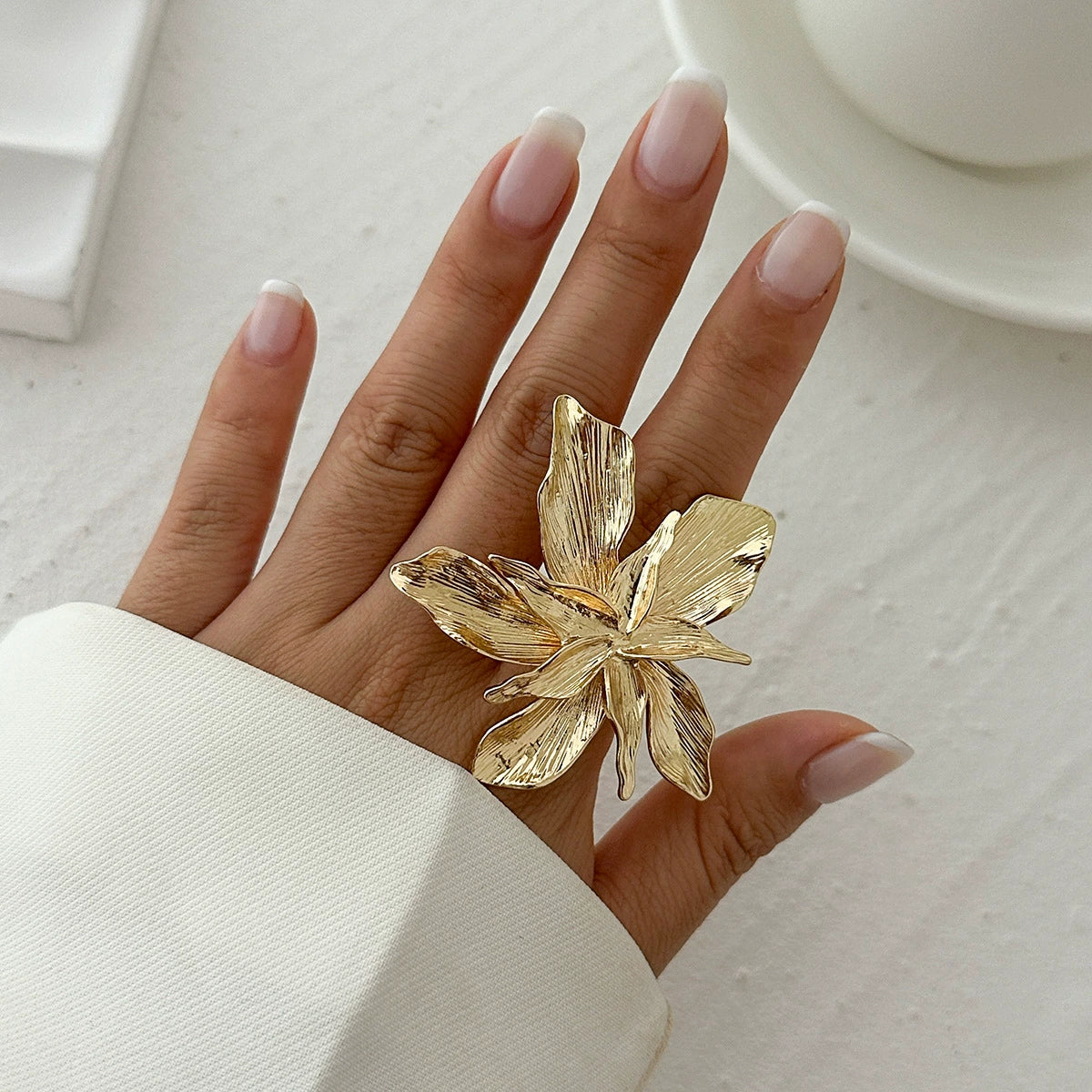 Irregular flower ring, nightclub trendy women's oval spiral pattern adjustable ring