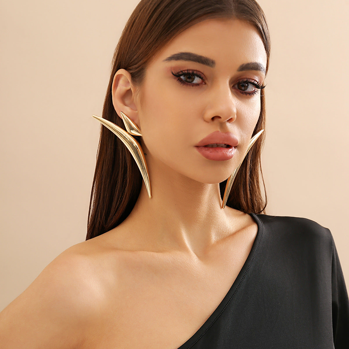 Exaggerated geometric triangle bend personalized earrings, cross-border hot selling, simple design, sharp corner earring accessories