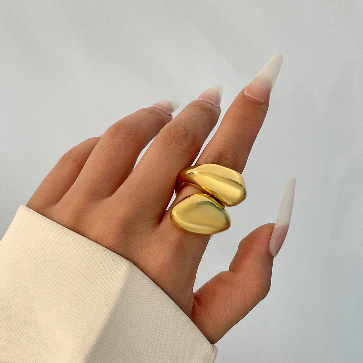 Hip hop style oversized irregular smooth twisted ring, droplet alloy pleated ring