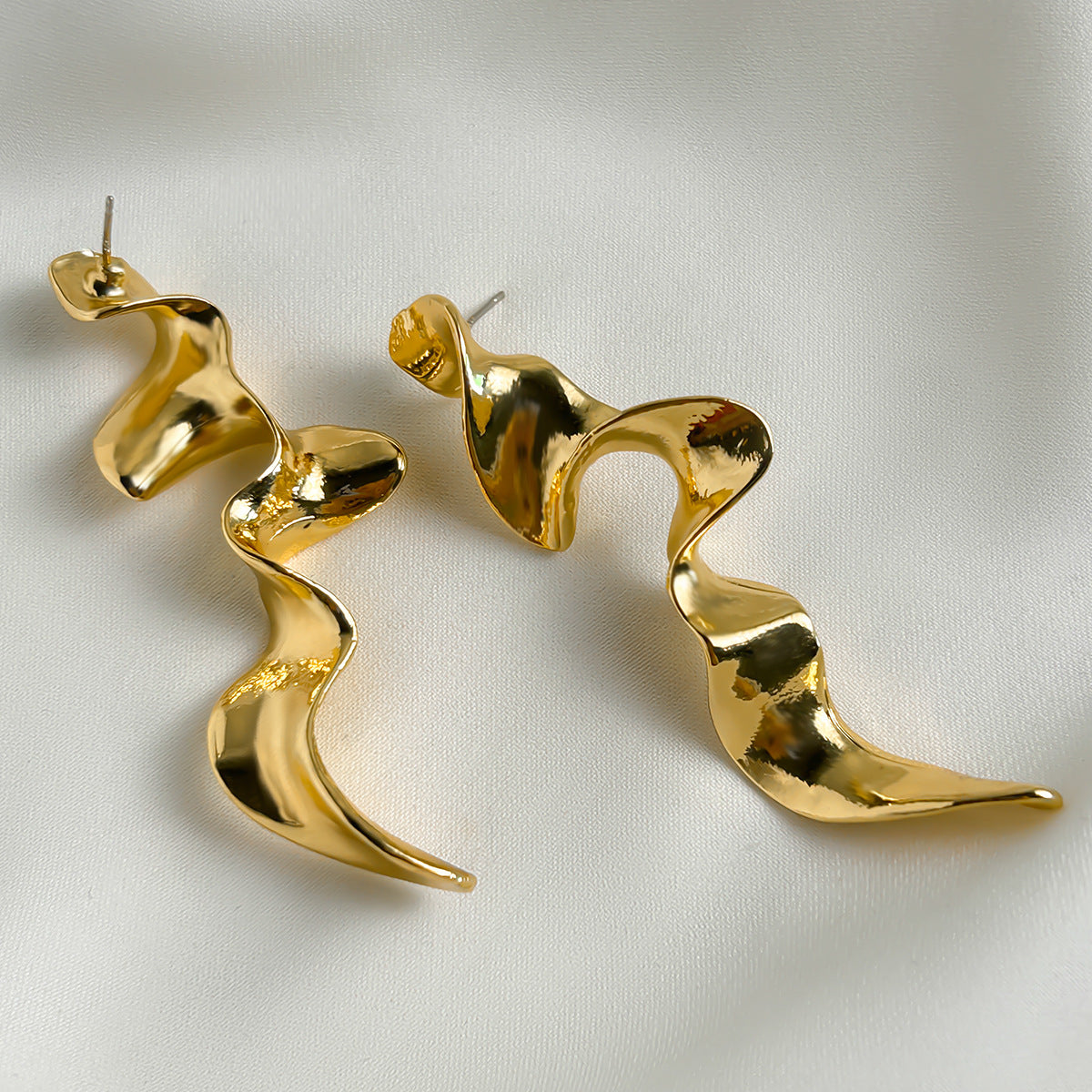 Exaggerated French geometric fashion round metal earrings with simple irregular texture earrings, niche