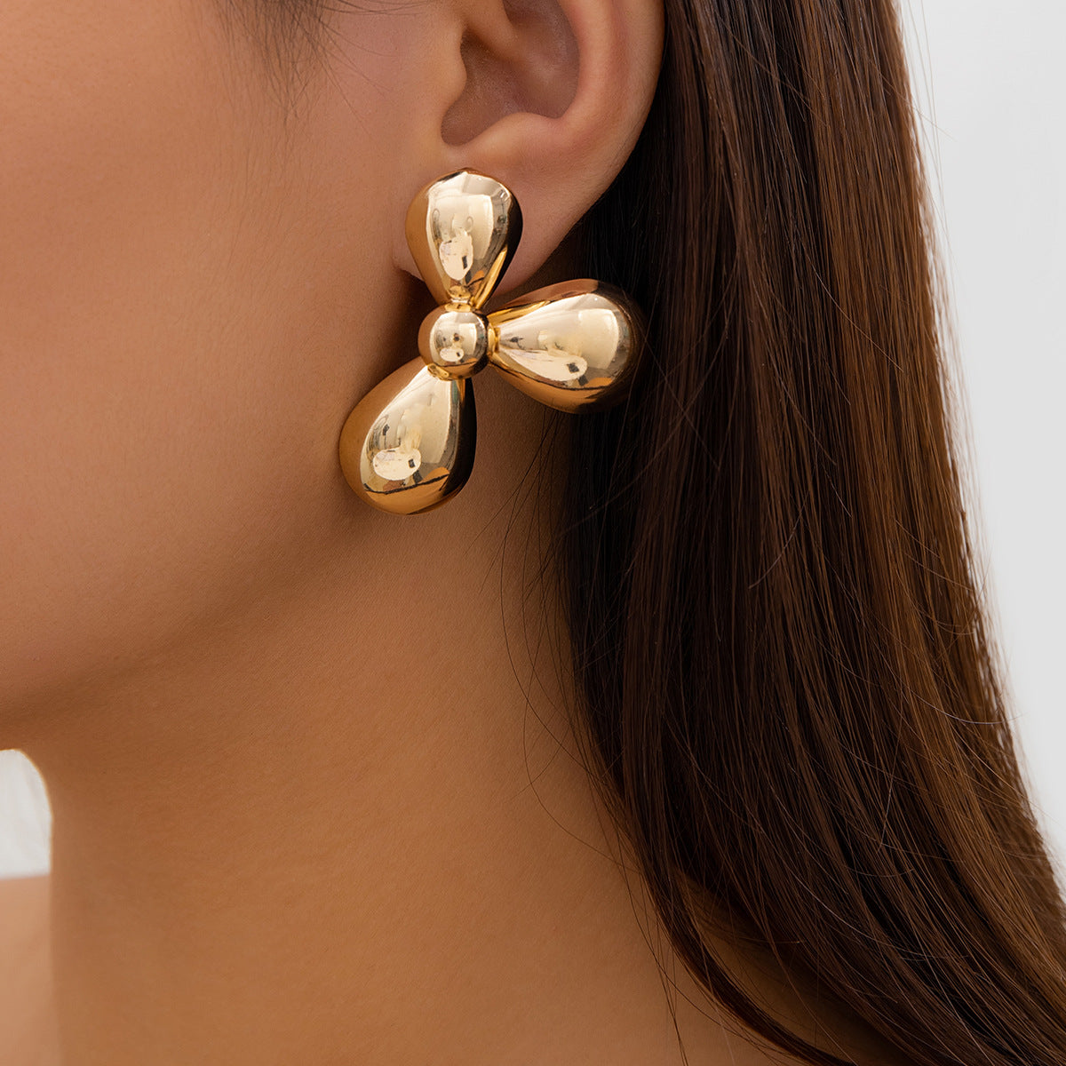 Exaggerated French geometric fashion round flower metal earrings with simple irregular texture earrings, niche
