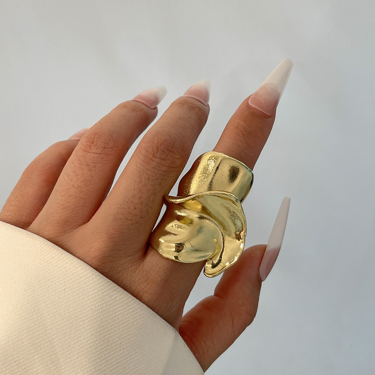 Hip hop style oversized irregular smooth twisted ring, droplet alloy pleated ring