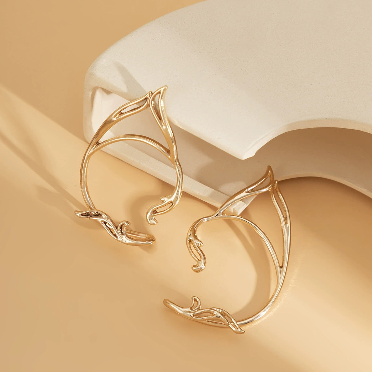 Simple and personalized hollow cat ears with sweet and cool contours, niche ear clips without ear holes, versatile elf ear hooks, and earrings(single))
