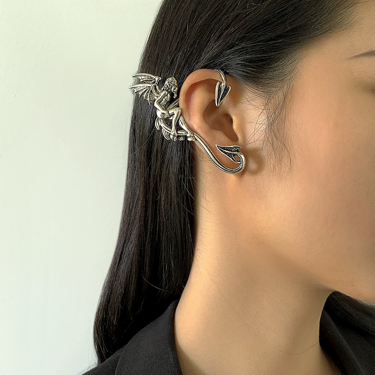 Retro demon angel three-dimensional contour ear clip, sweet and cool Halloween elf wing earrings(single)