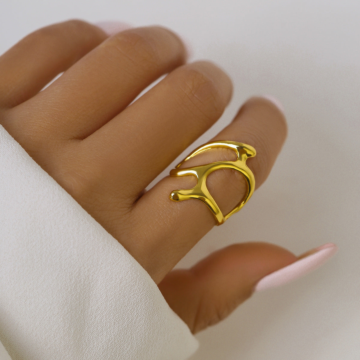 Hip hop minimalist hugging metal ring personality futuristic style geometric opening wholesale ring for women
