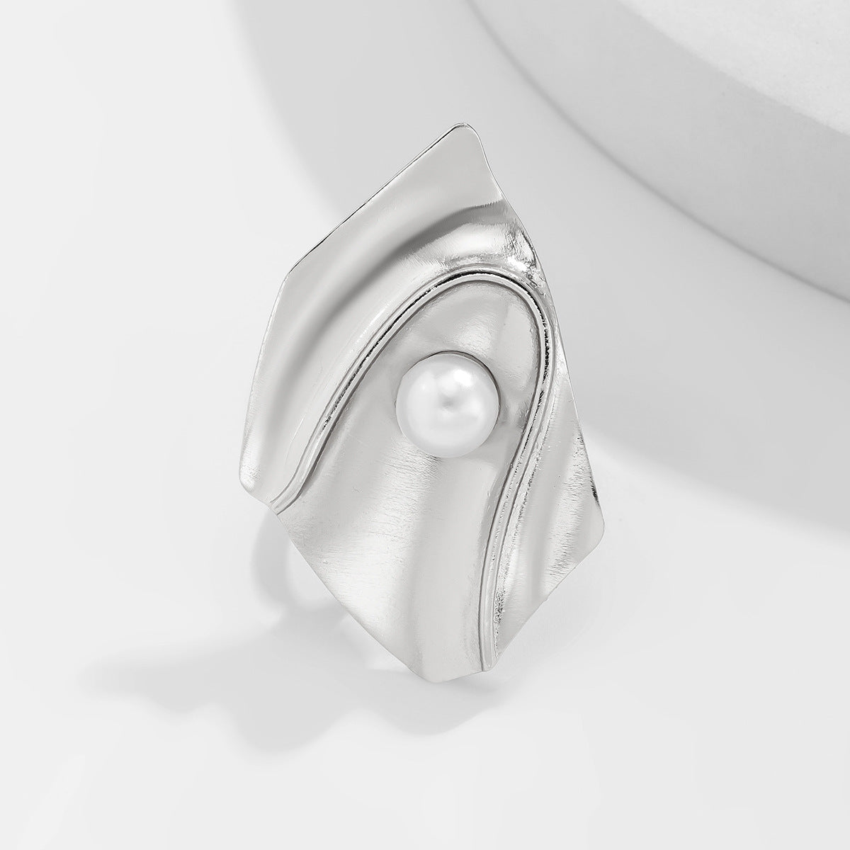Irregular imitation pearl ring, nightclub trendy women's oval spiral pattern adjustable ring