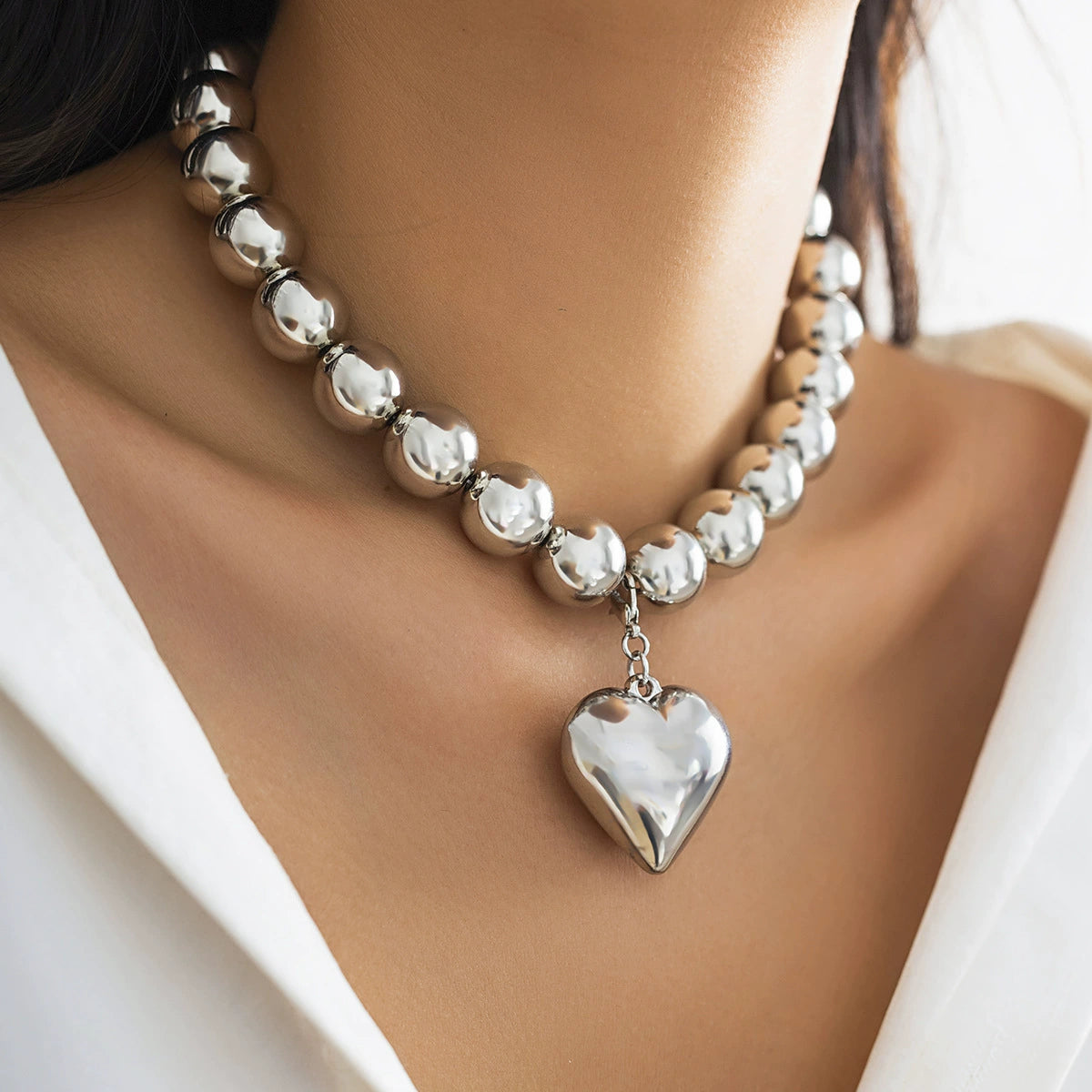 Exaggerated circular punk heart-shape choker necklace for women, hot-selling geometric bead necklace, cross-border jewelry .