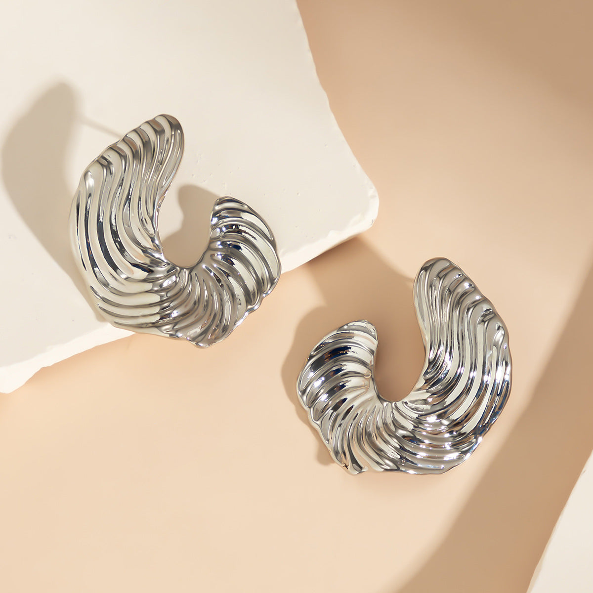 Exaggerated French Geometric Fashion Round Metal Earrings with Simple Irregular Texture Earrings, niche