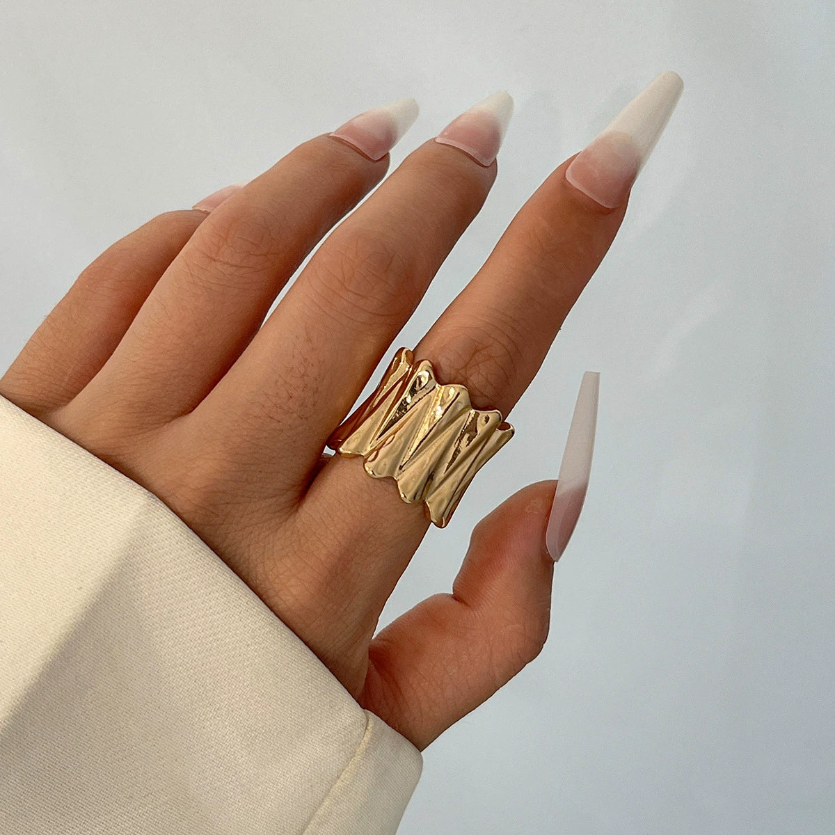 Hip hop style oversized irregular smooth twisted ring, droplet alloy pleated ring