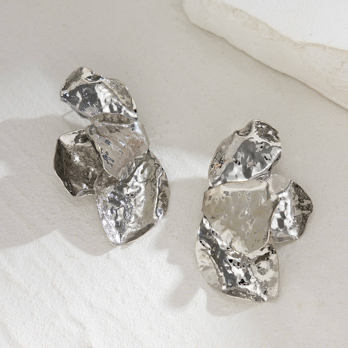Personalized liquid fluid metal lotus leaf earrings, niche and cool style, pleated shell earrings