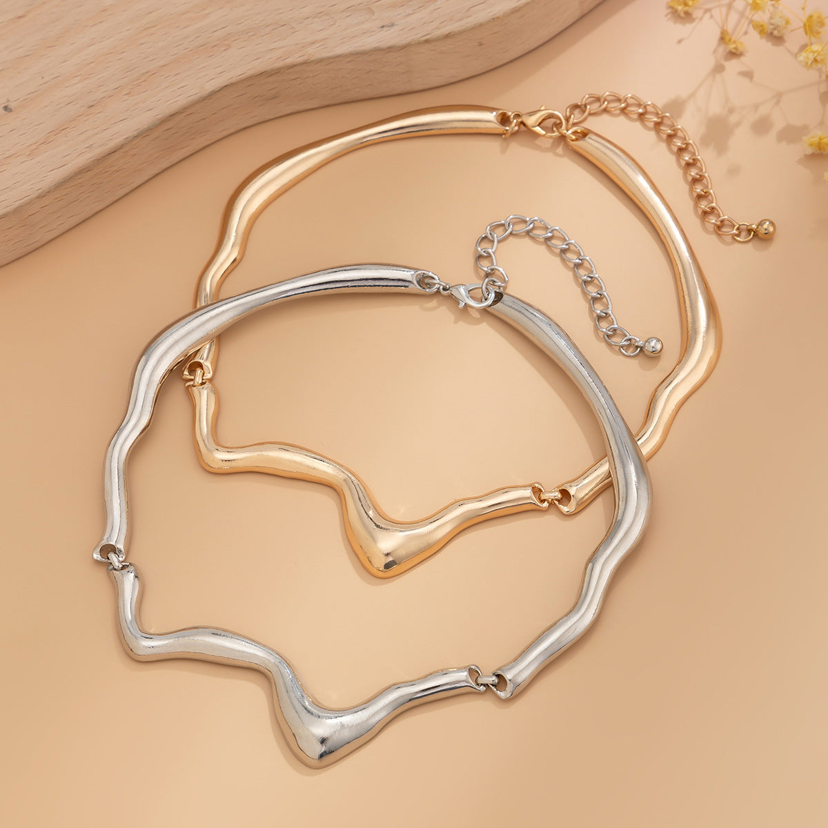 Liquid lava metal texture collar for female choker, cool and cool style, geometric twist design, necklace