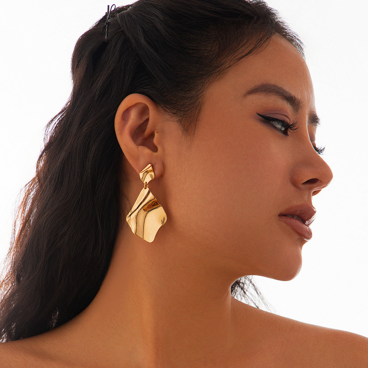 Ins personalized pleated hollow peach heart earrings with diverse combinations of sunflower alloy earrings