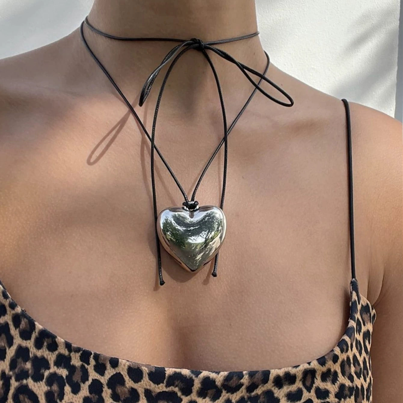 Adjustable wax thread choker necklace with simple alloy heart pendant and adjustable drawstring