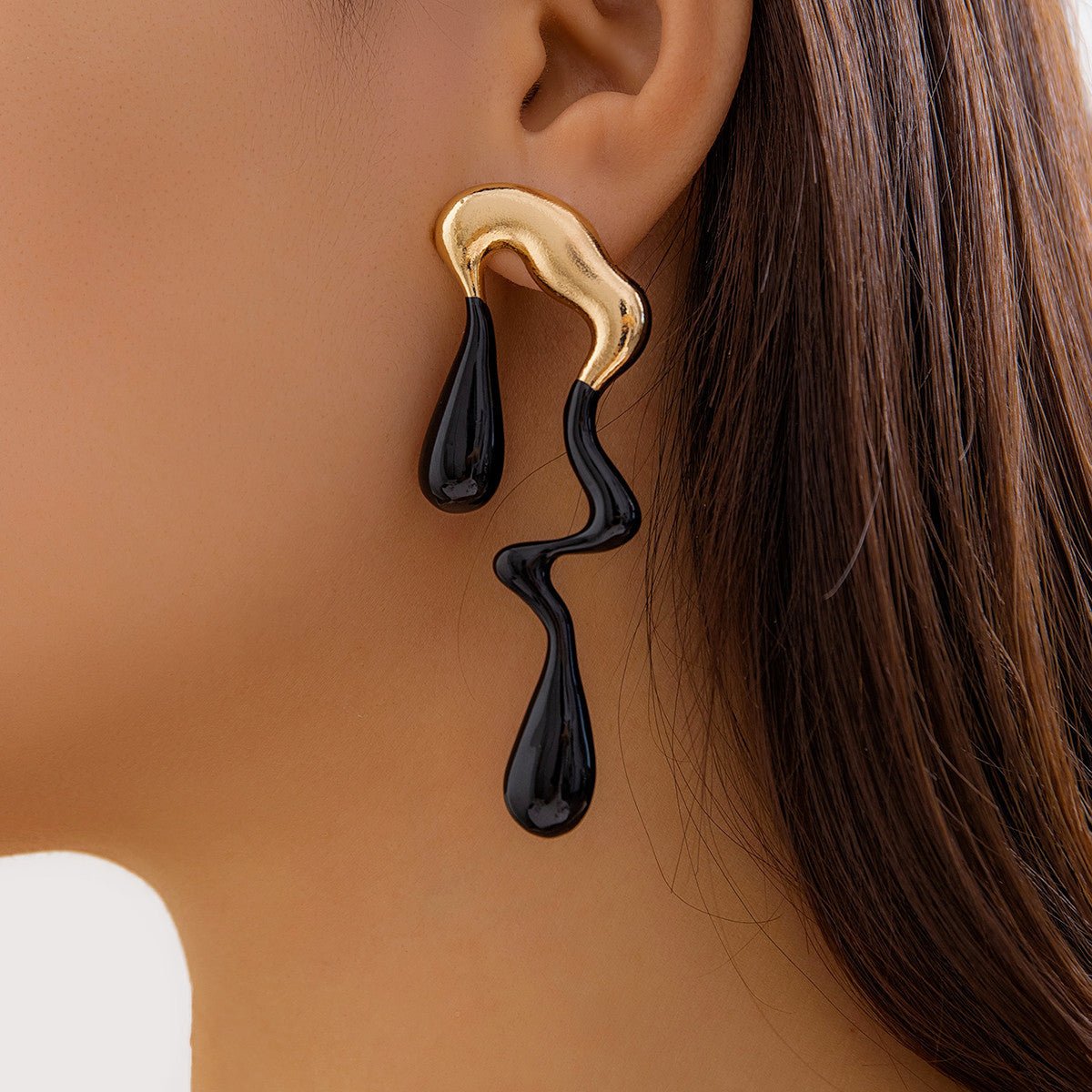 Liquid metal wind alloy water droplet earrings with a sweet and cool design, simple geometric earrings