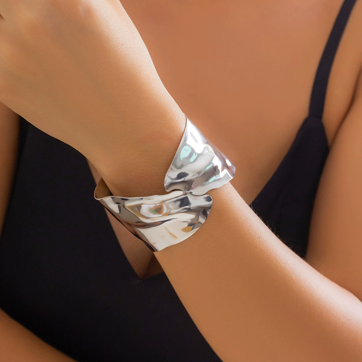 Fashionable and exaggerated metal adjustable opening bracelet with wide edge punk design, handmade accessory