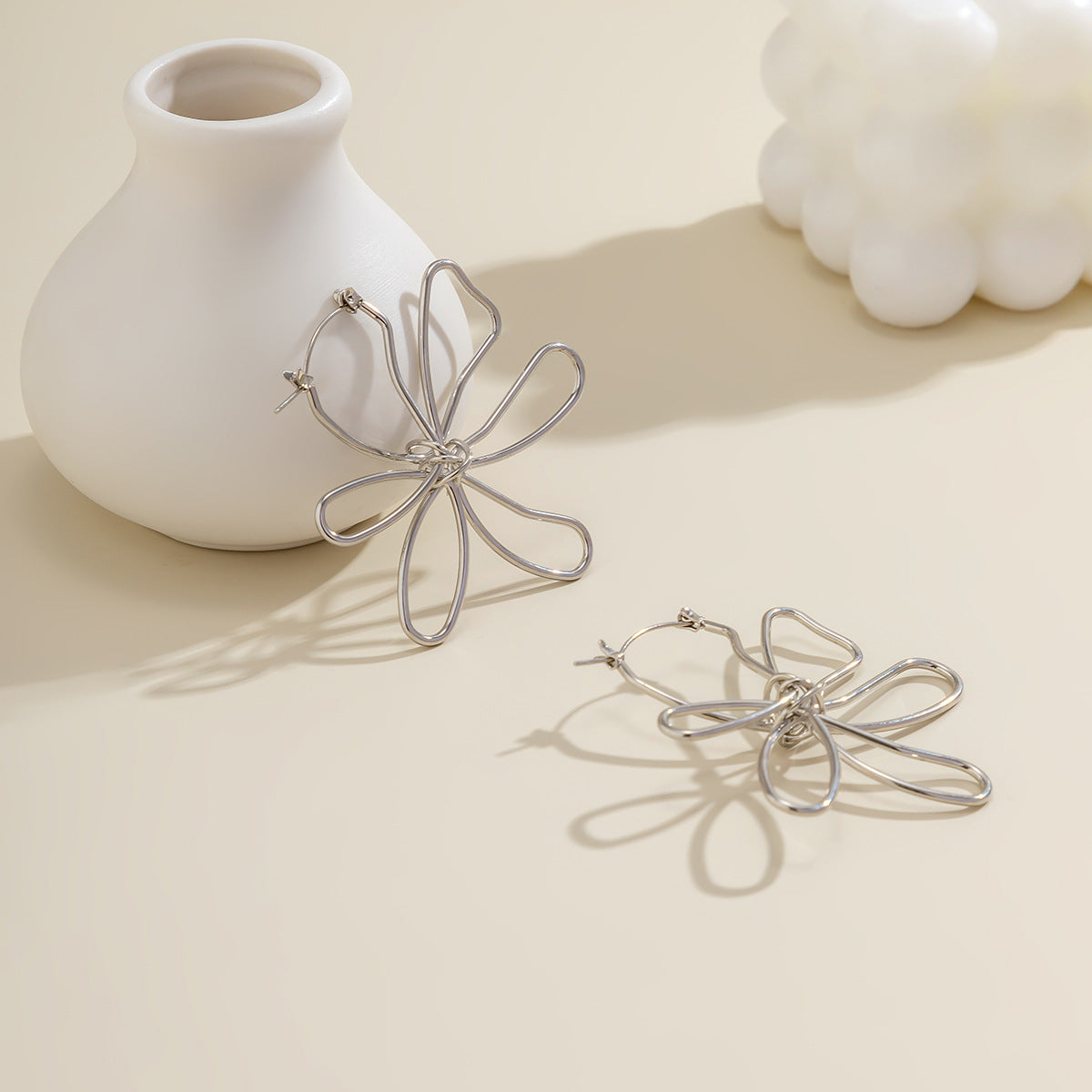 Exaggerated Waterdrop Flower Punk Metal Earrings for Women, Sun, Niche Water Diamond Earrings